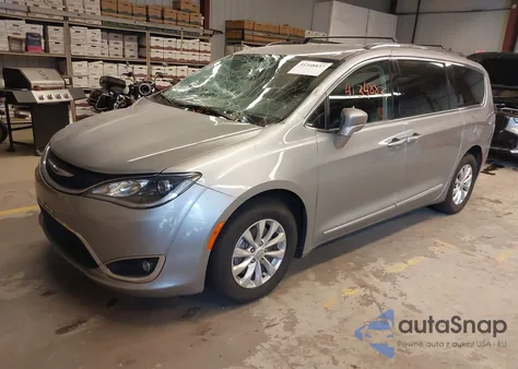 2019 Chrysler Pacifica Touring L z USA, uszkodzony, nr VIN 2C4RC1BG9KR554385